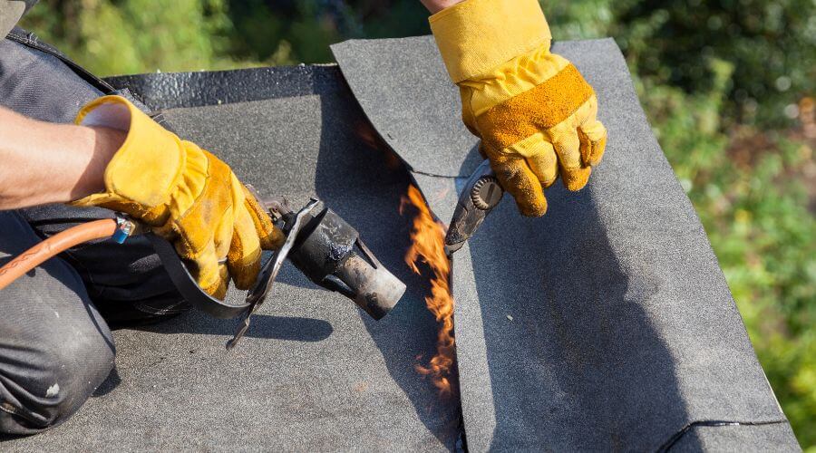 Professional gutter cleaning in Hakalau, HI